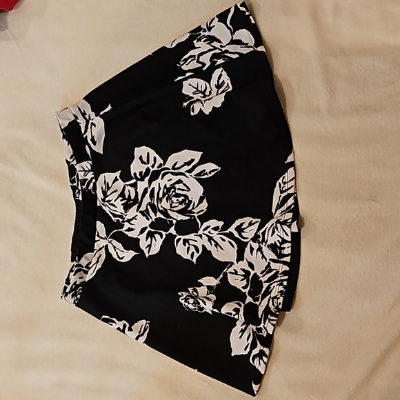 Wet Seal Beaitiful Floral Skirt - Picture 6 of 8